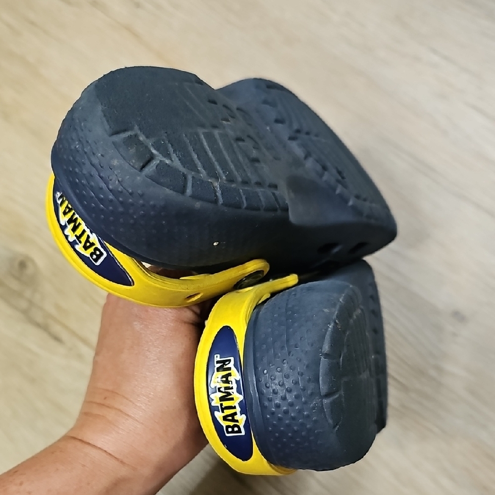 CROCS Black and Yellow Batman Slippers - Picture 6 of 7